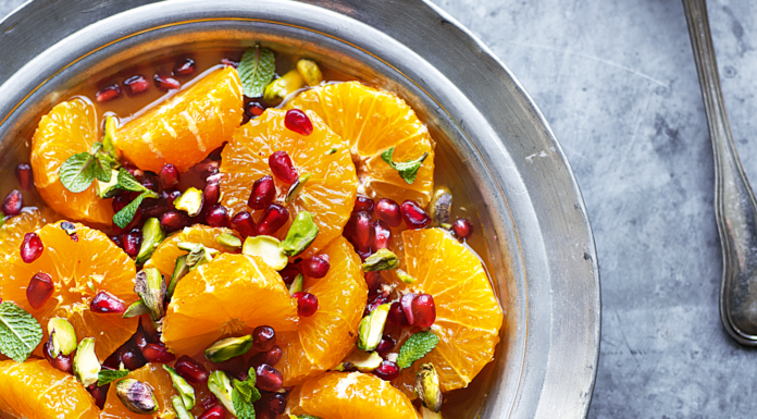 Mandarinensalat mit Orangen-Karamellsauce