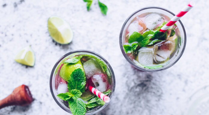 Erfrischende Sommergetränke: Genussvoll trinken bei heißen Temperaturen